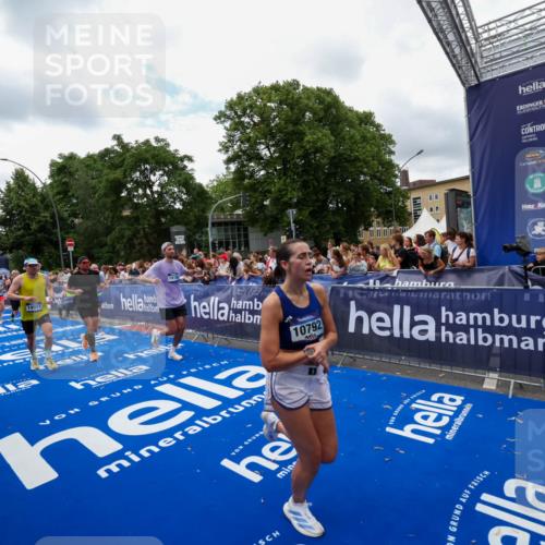29.06.2025 - hella hamburg halbmarathon Zöllner http://msf.ph/oto/8411461 29.06.2025 10:46:00 Ziel 2189, 3477, 4277, 6532, 8269, 8577, 8871, 10792, 11821, 12084, 14462, 14911, 15149, 17008, 18185, 19116 meine-sportfotos.de