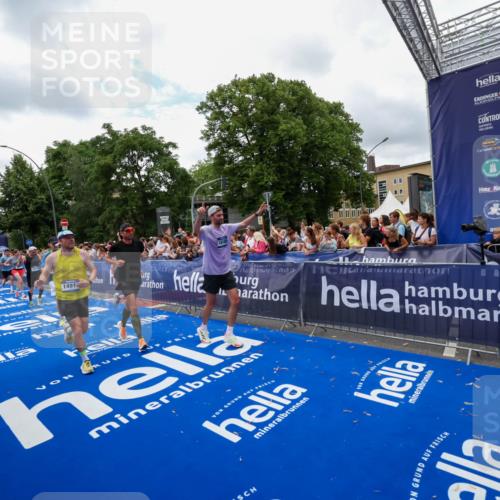 29.06.2025 - hella hamburg halbmarathon Zöllner http://msf.ph/oto/8411471 29.06.2025 10:46:01 Ziel 2189, 4277, 5648, 6532, 8269, 8577, 8871, 10792, 11821, 11936, 12084, 14462, 14911, 15149, 17008, 18081, 18185, 19116 meine-sportfotos.de