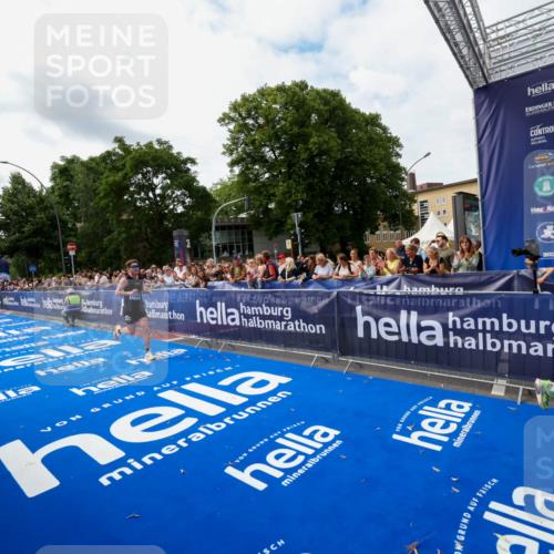 29.06.2025 - hella hamburg halbmarathon Zöllner http://msf.ph/oto/8411474 29.06.2025 10:22:09 Ziel 16068, 17886, 18693 meine-sportfotos.de