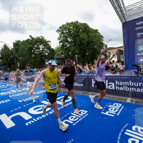 29.06.2025 - hella hamburg halbmarathon Zöllner http://msf.ph/oto/8411487 29.06.2025 10:46:01 Ziel 2189, 4277, 5648, 6532, 8269, 8577, 8871, 10792, 11821, 11936, 12084, 14462, 14911, 15149, 17008, 18081, 18185, 19116 meine-sportfotos.de