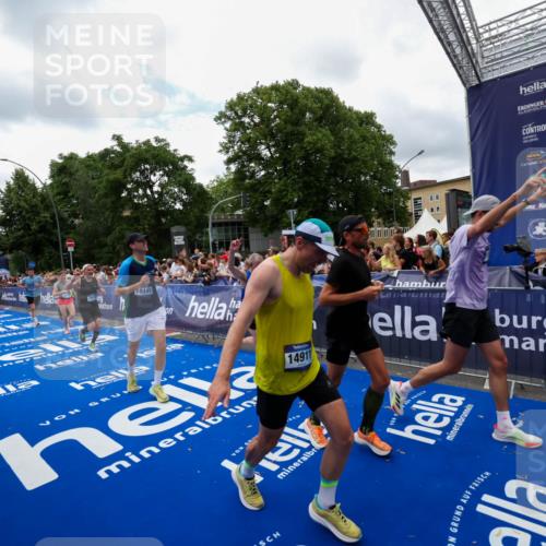 29.06.2025 - hella hamburg halbmarathon Zöllner http://msf.ph/oto/8411493 29.06.2025 10:46:02 Ziel 2189, 4277, 5648, 6532, 8269, 8577, 8871, 11936, 12084, 12269, 14462, 14911, 15149, 17008, 18081, 18185, 19116 meine-sportfotos.de
