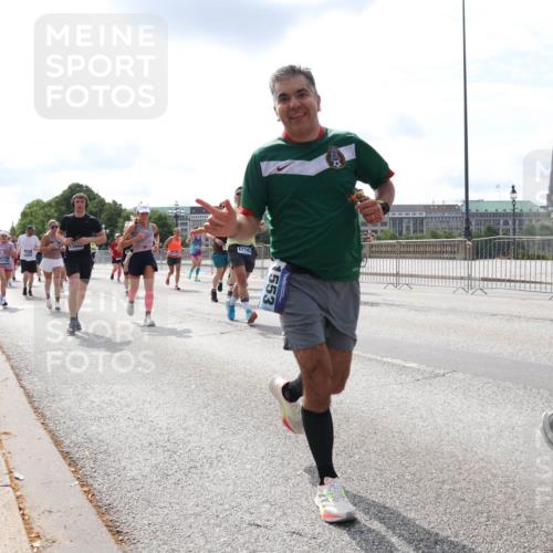 29.06.2025 - hella hamburg halbmarathon Lena Gebhardt http://msf.ph/oto/8411498 29.06.2025 10:17:09 Lombardsbrücke 17741, 1360, 1083, 1117, 1137, 1240, 1298, 1331, 1348, 1356, 1403, 1477, 1553, 1602, 2225, 2860, 2908, 3088, 3176, 3210, 3450, 3464, 3466, 3622, 3802, 3803, 5023, 5036, 5037, 5390, 5929, 5930, 5995, 6126, 6128, 6328, 6520, 6522, 6742, 6941, 6948, 7011, 7114, 7115, 7257, 7345, 7360, 7376, 7410, 7445, 7647, 7924, 7928, 7945, 8210, 8253, 8263, 8309, 8433, 8513, 8558, 8619, 8895, 8983, 9091, 9152, 9208, 9259, 9332, 9492, 9676 meine-sportfotos.de
