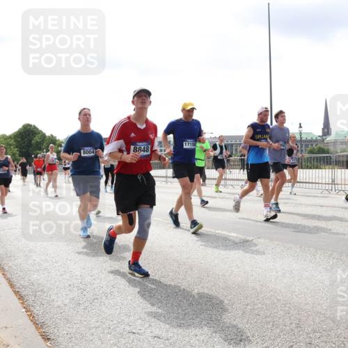 29.06.2025 - hella hamburg halbmarathon Lena Gebhardt http://msf.ph/oto/8411549 29.06.2025 10:41:51 Lombardsbrücke 1636, 17158, 8004, 8848, 1039, 1314, 1509, 1536, 1542, 1623, 1648, 1712, 1752, 2145, 2153, 2258, 2523, 2974, 3276, 3326, 3344, 3459, 3460, 3568, 3623, 4329, 4415, 4541, 4610, 4735, 4736, 4787, 5432, 5671, 5942, 6136, 6137, 6153, 6320, 6430, 6436, 6450, 6618, 6793, 6837, 6846, 6894, 7022, 7023, 7477, 7955, 7968, 8004, 8162, 8163, 8300, 8301, 8443, 8848, 8897, 8908, 9008, 9223, 9467, 9588, 10027, 10348, 10483, 10623, 11011, 11166 meine-sportfotos.de
