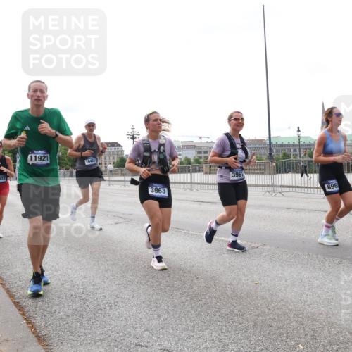29.06.2025 - hella hamburg halbmarathon Lena Gebhardt http://msf.ph/oto/8411569 29.06.2025 10:25:25 Lombardsbrücke 16422, 11921, 16421, 3963, 3961, 896, 1093, 1305, 1627, 1740, 2000, 2278, 3343, 3920, 3961, 3963, 5028, 5564, 5814, 6869, 7778, 8083, 8962, 9573, 9811, 9927, 10845, 10846, 11157, 11400, 11662, 11921, 13510, 13653, 13842, 14086, 14649, 14936, 15016, 15119, 15153, 15283, 15679, 15942, 16289, 16381, 16421, 16422, 17185, 17954 meine-sportfotos.de