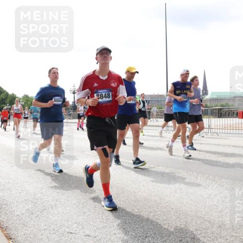 29.06.2025 - hella hamburg halbmarathon Lena Gebhardt http://msf.ph/oto/8411598 29.06.2025 10:41:52 Lombardsbrücke 16364, 8004, 9848, 150, 1039, 1314, 1509, 1536, 1542, 1623, 1648, 1712, 1752, 2145, 2153, 2258, 2523, 2974, 3276, 3326, 3344, 3459, 3460, 3568, 3623, 4329, 4415, 4541, 4610, 4735, 4736, 4787, 5432, 5671, 5942, 6136, 6137, 6153, 6320, 6430, 6436, 6450, 6618, 6793, 6837, 6846, 6894, 7022, 7023, 7477, 7955, 7968, 8004, 8162, 8163, 8300, 8301, 8443, 8848, 8897, 8908, 9008, 9223, 9467, 9588, 10027, 10348, 10483, 10623, 11011, 11166 meine-sportfotos.de