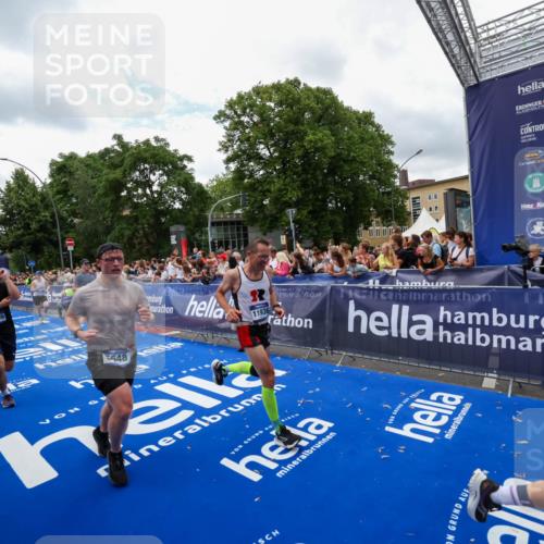 29.06.2025 - hella hamburg halbmarathon Zöllner http://msf.ph/oto/8411637 29.06.2025 10:46:09 Ziel 1759, 2707, 3087, 5648, 6460, 7961, 8269, 9585, 11125, 11936, 12269, 13630, 14804, 16136, 16466, 16475, 18081, 18702 meine-sportfotos.de