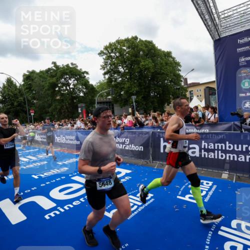 29.06.2025 - hella hamburg halbmarathon Zöllner http://msf.ph/oto/8411645 29.06.2025 10:46:09 Ziel 1759, 2707, 3087, 5648, 6460, 7961, 8269, 9585, 11125, 11936, 12269, 13630, 14804, 16136, 16466, 16475, 18081, 18702 meine-sportfotos.de