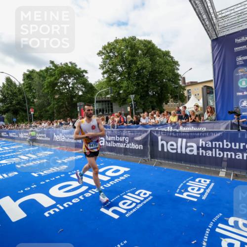 29.06.2025 - hella hamburg halbmarathon Zöllner http://msf.ph/oto/8411691 29.06.2025 10:22:30 Ziel 4571, 9475 meine-sportfotos.de