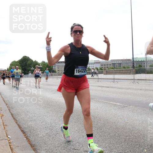 29.06.2025 - hella hamburg halbmarathon Lena Gebhardt http://msf.ph/oto/8411730 29.06.2025 10:25:27 Lombardsbrücke 8, 16422, 16421, 1093, 1305, 1481, 1627, 1740, 2000, 2278, 3343, 3920, 3961, 3963, 4378, 5028, 5564, 5814, 6869, 7778, 8083, 8881, 8962, 9573, 9811, 9927, 10845, 10846, 11157, 11400, 11662, 11921, 12505, 13510, 13653, 13842, 14086, 14649, 14936, 15016, 15119, 15153, 15283, 15679, 16289, 16354, 16381, 16421, 16422, 17185, 17954 meine-sportfotos.de