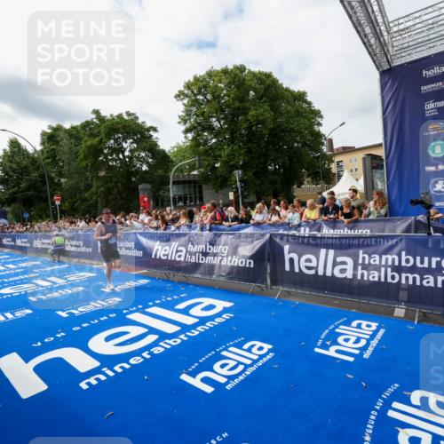 29.06.2025 - hella hamburg halbmarathon Zöllner http://msf.ph/oto/8411741 29.06.2025 10:22:40 Ziel 2618, 3720 meine-sportfotos.de