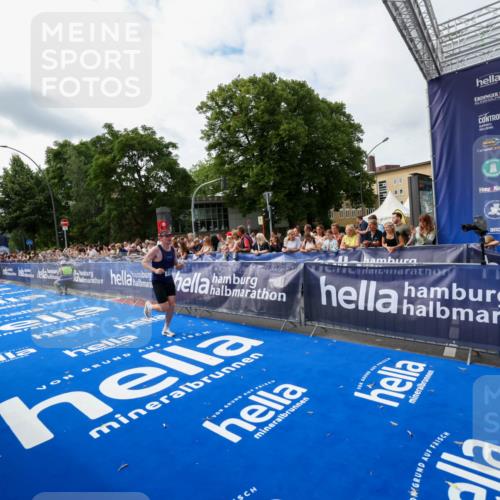 29.06.2025 - hella hamburg halbmarathon Zöllner http://msf.ph/oto/8411752 29.06.2025 10:22:40 Ziel 2618, 3720 meine-sportfotos.de