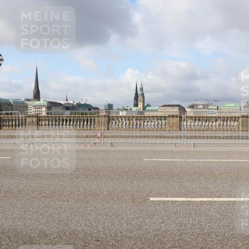 29.06.2025 - hella hamburg halbmarathon Lena Gebhardt http://msf.ph/oto/8411775 29.06.2025 08:55:32 Lombardsbrücke  meine-sportfotos.de