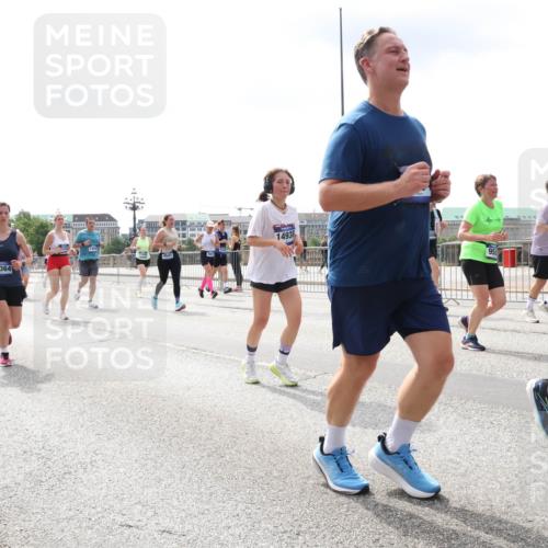 29.06.2025 - hella hamburg halbmarathon Lena Gebhardt http://msf.ph/oto/8411791 29.06.2025 10:41:53 Lombardsbrücke 14938, 4541, 16364, 95, 1715, 1039, 1314, 1509, 1536, 1542, 1623, 1648, 1712, 1752, 2145, 2153, 2258, 2523, 2974, 3276, 3326, 3344, 3459, 3460, 3568, 3623, 4329, 4415, 4541, 4610, 4735, 4736, 4787, 5432, 5671, 6136, 6137, 6153, 6320, 6430, 6436, 6450, 6618, 6837, 6846, 7022, 7023, 7477, 7955, 7968, 8004, 8162, 8163, 8300, 8301, 8443, 8848, 8897, 8908, 9008, 9223, 9467, 9588, 10027, 10348, 10483, 10623, 11011, 11166 meine-sportfotos.de
