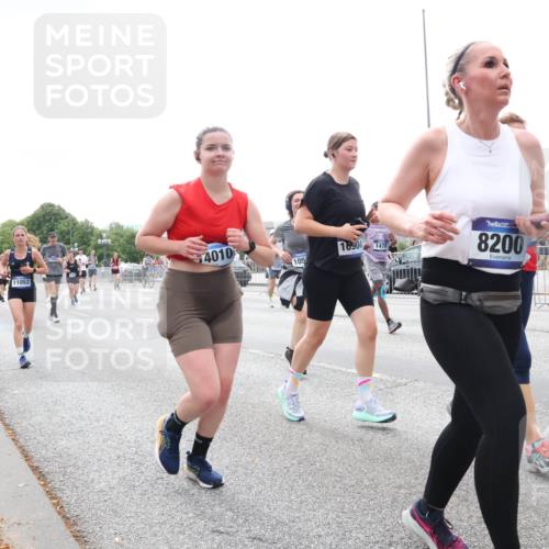 29.06.2025 - hella hamburg halbmarathon Lena Gebhardt http://msf.ph/oto/8411812 29.06.2025 10:51:10 Lombardsbrücke 11052, 4010, 105, 18904, 1478, 8200, 1129, 1203, 1208, 1404, 1478, 1617, 1930, 2200, 2202, 2358, 2380, 2484, 2485, 2859, 3184, 3229, 3647, 3934, 4156, 4652, 4713, 4771, 4848, 4878, 4920, 5286, 5289, 5357, 5394, 5530, 6178, 6961, 7012, 7133, 7141, 7161, 7769, 7770, 7771, 7825, 8040, 8200, 8410, 8672, 8779, 8986, 9166, 9167, 9168, 9582, 9583, 9763, 10029, 10437, 10552, 10614, 10636, 11034, 11052, 11252, 11575, 11577, 12392, 12393, 14534 meine-sportfotos.de