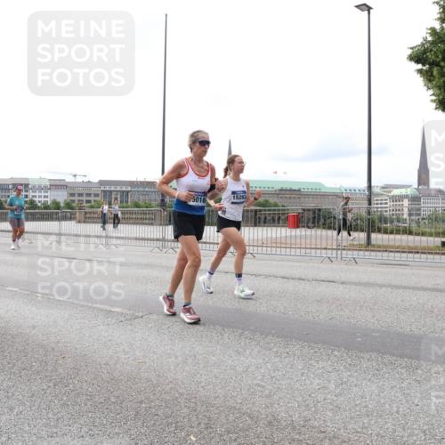 29.06.2025 - hella hamburg halbmarathon Lena Gebhardt http://msf.ph/oto/8411819 29.06.2025 10:25:31 Lombardsbrücke 10459, 13510, 5016, 15283, 1093, 1305, 1481, 1627, 2000, 2278, 3343, 3765, 3920, 3961, 3963, 4378, 5028, 5564, 5814, 6869, 7778, 8083, 8881, 8962, 9811, 9927, 10104, 10845, 10846, 11157, 11662, 11699, 11921, 12074, 12505, 13510, 13653, 13842, 14086, 14649, 14936, 15016, 15119, 15153, 15283, 15679, 16289, 16354, 16381, 16421, 16422, 16927 meine-sportfotos.de