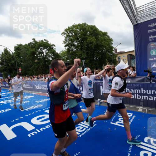 29.06.2025 - hella hamburg halbmarathon Zöllner http://msf.ph/oto/8411830 29.06.2025 10:46:16 Ziel 1569, 1759, 2048, 2590, 2707, 3056, 3087, 4949, 6388, 7450, 7961, 9497, 10796, 11094, 11125, 16136, 16466, 16475, 17190, 18797 meine-sportfotos.de