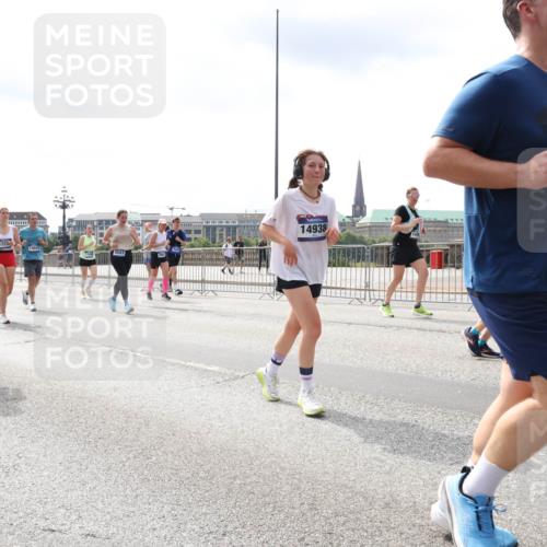 29.06.2025 - hella hamburg halbmarathon Lena Gebhardt http://msf.ph/oto/8411848 29.06.2025 10:41:53 Lombardsbrücke 6618, 5364, 1223, 14043, 4541, 14938, 3004, 1039, 1314, 1509, 1536, 1542, 1623, 1648, 1712, 1752, 2145, 2153, 2258, 2523, 2974, 3276, 3326, 3344, 3459, 3460, 3568, 3623, 4329, 4415, 4541, 4610, 4735, 4736, 4787, 5432, 5671, 6136, 6137, 6153, 6320, 6430, 6436, 6450, 6618, 6837, 6846, 7022, 7023, 7477, 7955, 7968, 8004, 8162, 8163, 8300, 8301, 8443, 8848, 8897, 8908, 9008, 9223, 9467, 9588, 10027, 10348, 10483, 10623, 11011, 11166 meine-sportfotos.de