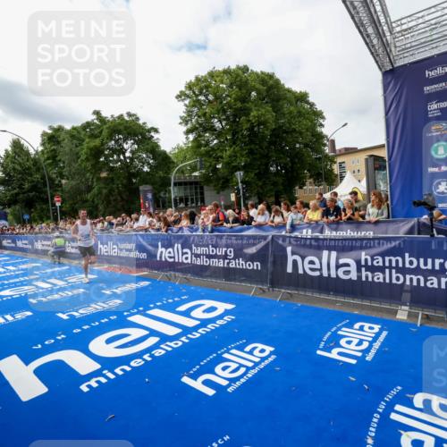 29.06.2025 - hella hamburg halbmarathon Zöllner http://msf.ph/oto/8411889 29.06.2025 10:22:48 Ziel 18897 meine-sportfotos.de