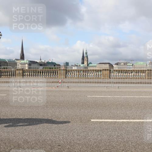 29.06.2025 - hella hamburg halbmarathon Lena Gebhardt http://msf.ph/oto/8411896 29.06.2025 08:55:33 Lombardsbrücke  meine-sportfotos.de