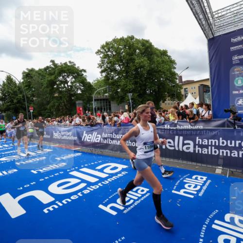 29.06.2025 - hella hamburg halbmarathon Zöllner http://msf.ph/oto/8411905 29.06.2025 10:46:19 Ziel 1569, 2048, 2590, 3056, 4949, 6388, 6691, 7450, 9497, 10796, 11094, 14200, 14262, 17190, 18118, 18797 meine-sportfotos.de