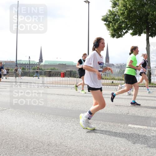 29.06.2025 - hella hamburg halbmarathon Lena Gebhardt http://msf.ph/oto/8411913 29.06.2025 10:41:54 Lombardsbrücke 4541, 885, 149, 1039, 1314, 1509, 1536, 1623, 1648, 1712, 1752, 2145, 2153, 2258, 2523, 2974, 3276, 3326, 3344, 3459, 3460, 3568, 3623, 4329, 4415, 4541, 4610, 4735, 4736, 4787, 4885, 5432, 5671, 6136, 6137, 6153, 6320, 6430, 6436, 6450, 6618, 6837, 6846, 7022, 7023, 7477, 7955, 7968, 8004, 8162, 8163, 8300, 8301, 8443, 8848, 8897, 8908, 9008, 9223, 9467, 9588, 10027, 10348, 10483, 10623, 11011, 11166 meine-sportfotos.de
