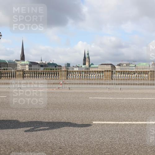 29.06.2025 - hella hamburg halbmarathon Lena Gebhardt http://msf.ph/oto/8411923 29.06.2025 08:55:33 Lombardsbrücke  meine-sportfotos.de