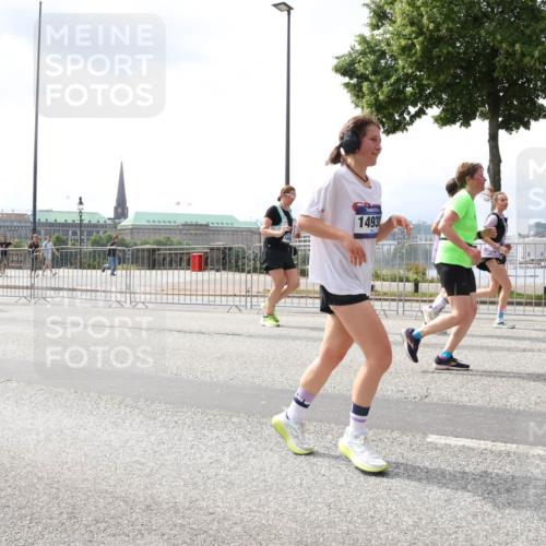 29.06.2025 - hella hamburg halbmarathon Lena Gebhardt http://msf.ph/oto/8411935 29.06.2025 10:41:54 Lombardsbrücke 4541, 1493, 1039, 1314, 1509, 1536, 1623, 1648, 1712, 1752, 2145, 2153, 2258, 2523, 2974, 3276, 3326, 3344, 3459, 3460, 3568, 3623, 4329, 4415, 4541, 4610, 4735, 4736, 4787, 4885, 5432, 5671, 6136, 6137, 6153, 6320, 6430, 6436, 6450, 6618, 6837, 6846, 7022, 7023, 7477, 7955, 7968, 8004, 8162, 8163, 8300, 8301, 8443, 8848, 8897, 8908, 9008, 9223, 9467, 9588, 10027, 10348, 10483, 10623, 11011, 11166 meine-sportfotos.de
