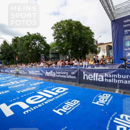 29.06.2025 - hella hamburg halbmarathon Zöllner http://msf.ph/oto/8411956 29.06.2025 10:22:50 Ziel 18897 meine-sportfotos.de