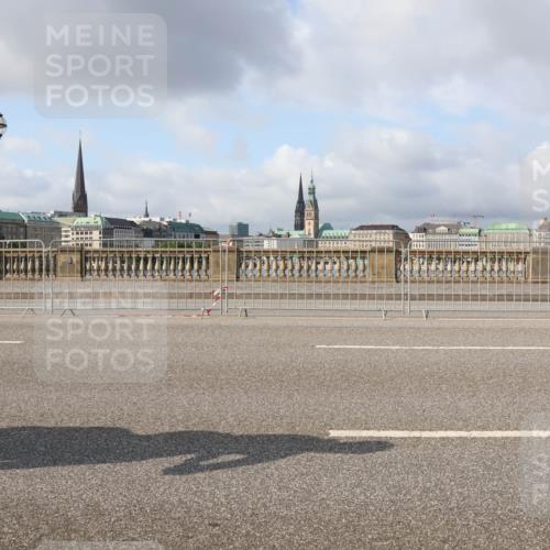 29.06.2025 - hella hamburg halbmarathon Lena Gebhardt http://msf.ph/oto/8411957 29.06.2025 08:55:33 Lombardsbrücke  meine-sportfotos.de
