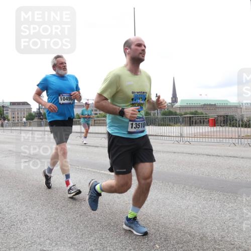 29.06.2025 - hella hamburg halbmarathon Lena Gebhardt http://msf.ph/oto/8411958 29.06.2025 10:25:32 Lombardsbrücke 15119, 10459, 13510, 1093, 1305, 1481, 1627, 2000, 2278, 3343, 3765, 3920, 3961, 3963, 4378, 5028, 5564, 5814, 6869, 8083, 8881, 8962, 9811, 9927, 10104, 10845, 10846, 11157, 11662, 11699, 11921, 12074, 12505, 13510, 13653, 13842, 14086, 14649, 14936, 15016, 15119, 15153, 15283, 15679, 16289, 16354, 16381, 16421, 16422, 16927 meine-sportfotos.de