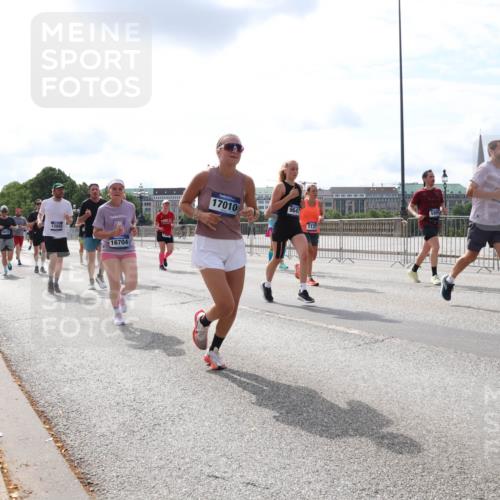 29.06.2025 - hella hamburg halbmarathon Lena Gebhardt http://msf.ph/oto/8411962 29.06.2025 10:17:12 Lombardsbrücke 16704, 17010, 9647, 1137, 1083, 1117, 1137, 1240, 1298, 1331, 1348, 1356, 1403, 1477, 1553, 1602, 2225, 2305, 2860, 2908, 3088, 3210, 3450, 3464, 3466, 3622, 3802, 3803, 4194, 4852, 5023, 5390, 5929, 5930, 5995, 6126, 6128, 6328, 6520, 6522, 6742, 6941, 6948, 7011, 7114, 7115, 7257, 7345, 7360, 7376, 7410, 7445, 7647, 7924, 7928, 7945, 8210, 8253, 8263, 8309, 8351, 8433, 8513, 8558, 8619, 8895, 8983, 9091, 9152, 9208, 9259, 9332, 9492 meine-sportfotos.de