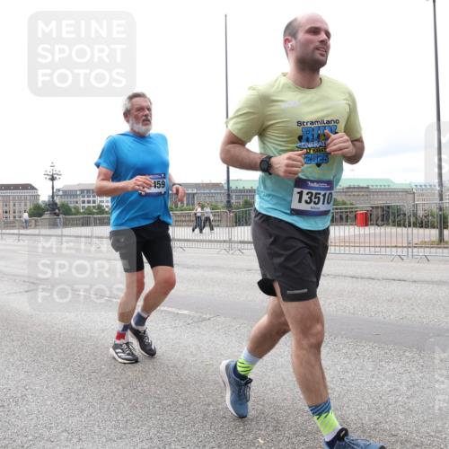 29.06.2025 - hella hamburg halbmarathon Lena Gebhardt http://msf.ph/oto/8411979 29.06.2025 10:25:33 Lombardsbrücke 15119, 2025, 159, 13510, 1093, 1305, 1479, 1481, 1627, 2000, 2278, 3343, 3765, 3920, 3961, 3963, 4378, 5028, 5564, 5814, 6869, 8083, 8881, 8962, 9811, 9927, 10104, 10845, 10846, 11157, 11662, 11699, 11921, 12074, 12505, 13510, 13653, 13842, 14086, 14649, 14936, 15016, 15119, 15283, 15679, 16289, 16354, 16381, 16421, 16422, 16927 meine-sportfotos.de