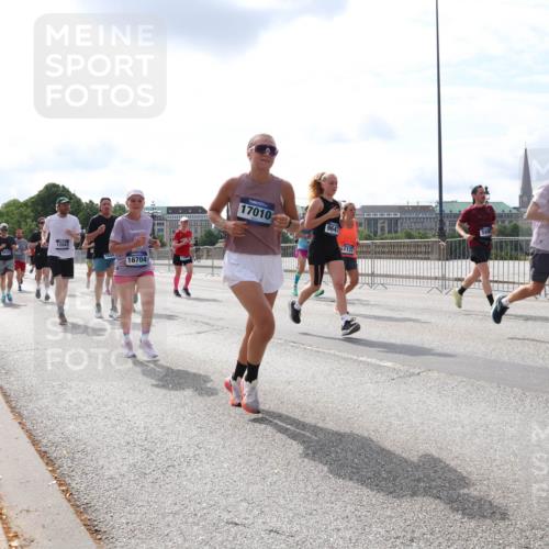 29.06.2025 - hella hamburg halbmarathon Lena Gebhardt http://msf.ph/oto/8411997 29.06.2025 10:17:12 Lombardsbrücke 12043, 1644, 16704, 17010, 9647, 1137, 1083, 1117, 1137, 1240, 1298, 1331, 1348, 1356, 1403, 1477, 1553, 1602, 2225, 2305, 2860, 2908, 3088, 3210, 3450, 3464, 3466, 3622, 3802, 3803, 4194, 4852, 5023, 5390, 5929, 5930, 5995, 6126, 6128, 6328, 6520, 6522, 6742, 6941, 6948, 7011, 7114, 7115, 7257, 7345, 7360, 7376, 7410, 7445, 7647, 7924, 7928, 7945, 8210, 8253, 8263, 8309, 8351, 8433, 8513, 8558, 8619, 8895, 8983, 9091, 9152, 9208, 9259, 9332, 9492 meine-sportfotos.de