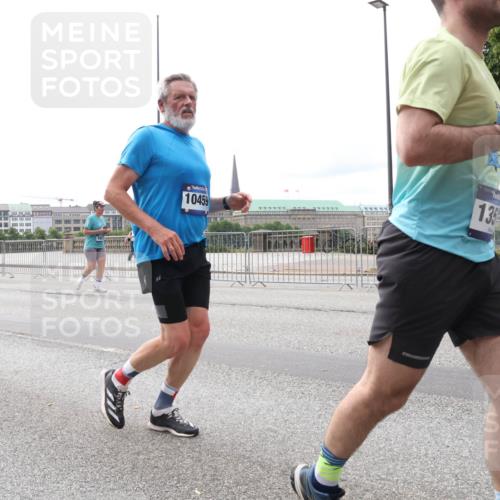 29.06.2025 - hella hamburg halbmarathon Lena Gebhardt http://msf.ph/oto/8412019 29.06.2025 10:25:33 Lombardsbrücke 15119, 10459, 135, 1093, 1305, 1479, 1481, 1627, 2000, 2278, 3343, 3765, 3920, 3961, 3963, 4378, 5028, 5564, 5814, 6869, 8083, 8881, 8962, 9811, 9927, 10104, 10845, 10846, 11157, 11662, 11699, 11921, 12074, 12505, 13510, 13653, 13842, 14086, 14649, 14936, 15016, 15119, 15283, 15679, 16289, 16354, 16381, 16421, 16422, 16927 meine-sportfotos.de