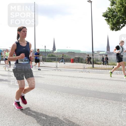 29.06.2025 - hella hamburg halbmarathon Lena Gebhardt http://msf.ph/oto/8412029 29.06.2025 10:41:54 Lombardsbrücke 2233, 14043, 16364, 1039, 1314, 1509, 1536, 1623, 1648, 1712, 1752, 2145, 2153, 2258, 2523, 2974, 3276, 3326, 3344, 3459, 3460, 3568, 3623, 4329, 4415, 4541, 4610, 4735, 4736, 4787, 4885, 5432, 5671, 6136, 6137, 6153, 6320, 6430, 6436, 6450, 6618, 6837, 6846, 7022, 7023, 7477, 7955, 7968, 8004, 8162, 8163, 8300, 8301, 8443, 8848, 8897, 8908, 9008, 9223, 9467, 9588, 10027, 10348, 10483, 10623, 11011, 11166 meine-sportfotos.de