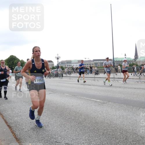 29.06.2025 - hella hamburg halbmarathon Lena Gebhardt http://msf.ph/oto/8412030 29.06.2025 10:51:12 Lombardsbrücke 0029, 1052, 5289, 1129, 1203, 1208, 1404, 1478, 1617, 2200, 2202, 2358, 2380, 2484, 2485, 2859, 3229, 3934, 4156, 4652, 4713, 4771, 4848, 4878, 4920, 5286, 5289, 5357, 5394, 5530, 6091, 6178, 6961, 7012, 7133, 7141, 7161, 7769, 7770, 7771, 7825, 7871, 8040, 8200, 8410, 8672, 8779, 8986, 9166, 9167, 9582, 9583, 9763, 10029, 10437, 10552, 10614, 10636, 11034, 11052, 11252, 11268, 11575, 11577, 12392, 12393, 14534 meine-sportfotos.de