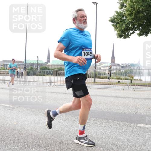 29.06.2025 - hella hamburg halbmarathon Lena Gebhardt http://msf.ph/oto/8412057 29.06.2025 10:25:33 Lombardsbrücke 10459, 1093, 1305, 1479, 1481, 1627, 2000, 2278, 3343, 3765, 3920, 3961, 3963, 4378, 5028, 5564, 5814, 6869, 8083, 8881, 8962, 9811, 9927, 10104, 10845, 10846, 11157, 11662, 11699, 11921, 12074, 12505, 13510, 13653, 13842, 14086, 14649, 14936, 15016, 15119, 15283, 15679, 16289, 16354, 16381, 16421, 16422, 16927 meine-sportfotos.de