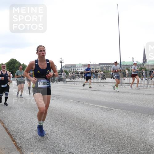 29.06.2025 - hella hamburg halbmarathon Lena Gebhardt http://msf.ph/oto/8412062 29.06.2025 10:51:12 Lombardsbrücke 029, 7825, 11052, 5289, 1129, 1203, 1208, 1404, 1478, 1617, 2200, 2202, 2358, 2380, 2484, 2485, 2859, 3229, 3934, 4156, 4652, 4713, 4771, 4848, 4878, 4920, 5286, 5289, 5357, 5394, 5530, 6091, 6178, 6961, 7012, 7133, 7141, 7161, 7769, 7770, 7771, 7825, 7871, 8040, 8200, 8410, 8672, 8779, 8986, 9166, 9167, 9582, 9583, 9763, 10029, 10437, 10552, 10614, 10636, 11034, 11052, 11252, 11268, 11575, 11577, 12392, 12393, 14534 meine-sportfotos.de