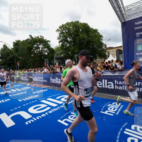 29.06.2025 - hella hamburg halbmarathon Zöllner http://msf.ph/oto/8412078 29.06.2025 10:46:28 Ziel 1600, 2222, 2842, 4237, 6421, 6691, 6978, 7335, 8142, 8981, 9786, 11185, 11773, 12171, 12651, 12891, 13698, 14045, 14228, 14482, 15157, 16127, 18118, 18211, 18637, 19209 meine-sportfotos.de