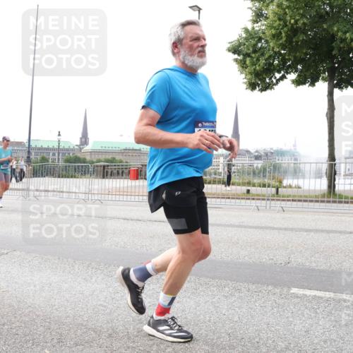 29.06.2025 - hella hamburg halbmarathon Lena Gebhardt http://msf.ph/oto/8412083 29.06.2025 10:25:33 Lombardsbrücke 1093, 1305, 1479, 1481, 1627, 2000, 2278, 3343, 3765, 3920, 3961, 3963, 4378, 5028, 5564, 5814, 6869, 8083, 8881, 8962, 9811, 9927, 10104, 10845, 10846, 11157, 11662, 11699, 11921, 12074, 12505, 13510, 13653, 13842, 14086, 14649, 14936, 15016, 15119, 15283, 15679, 16289, 16354, 16381, 16421, 16422, 16927 meine-sportfotos.de