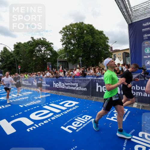 29.06.2025 - hella hamburg halbmarathon Zöllner http://msf.ph/oto/8412085 29.06.2025 10:46:28 Ziel 1600, 2222, 2842, 4237, 6421, 6691, 6978, 7335, 8142, 8981, 9786, 11185, 11773, 12171, 12651, 12891, 13698, 14045, 14228, 14482, 15157, 16127, 18118, 18211, 18637, 19209 meine-sportfotos.de