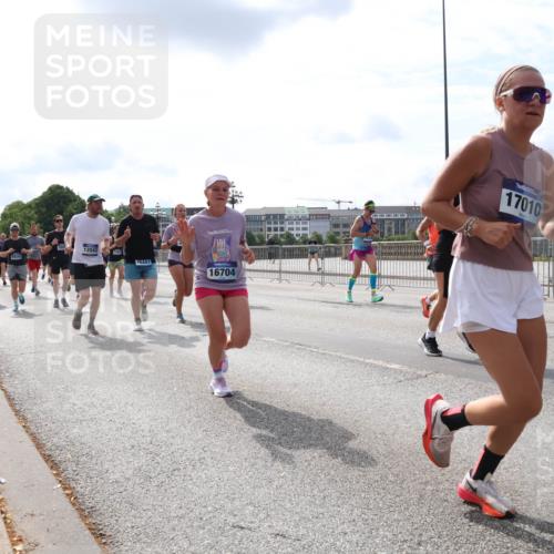 29.06.2025 - hella hamburg halbmarathon Lena Gebhardt http://msf.ph/oto/8412088 29.06.2025 10:17:12 Lombardsbrücke 12043, 16447, 16704, 17010, 1083, 1117, 1137, 1240, 1298, 1331, 1348, 1356, 1403, 1477, 1553, 1602, 2225, 2305, 2860, 2908, 3088, 3210, 3450, 3464, 3466, 3622, 3802, 3803, 4194, 4852, 5023, 5390, 5929, 5930, 5995, 6126, 6128, 6328, 6520, 6522, 6742, 6941, 6948, 7011, 7114, 7115, 7257, 7345, 7360, 7376, 7410, 7445, 7647, 7924, 7928, 7945, 8210, 8253, 8263, 8309, 8351, 8433, 8513, 8558, 8619, 8895, 8983, 9091, 9152, 9208, 9259, 9332, 9492 meine-sportfotos.de