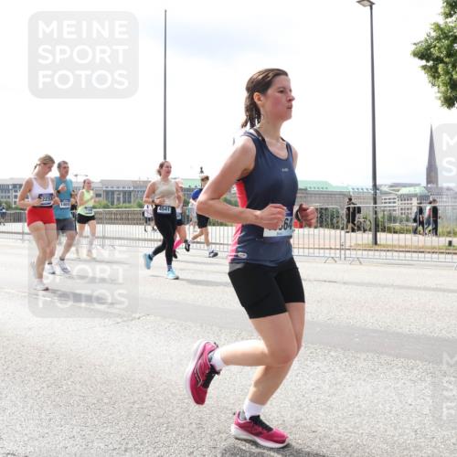 29.06.2025 - hella hamburg halbmarathon Lena Gebhardt http://msf.ph/oto/8412089 29.06.2025 10:41:55 Lombardsbrücke 2233, 14043, 4541, 1039, 1314, 1509, 1623, 1648, 1712, 1752, 2145, 2153, 2258, 2523, 2974, 3276, 3326, 3344, 3459, 3460, 3568, 4329, 4415, 4541, 4610, 4735, 4736, 4787, 4885, 5432, 5671, 6136, 6137, 6153, 6320, 6430, 6436, 6450, 6618, 6837, 6846, 7022, 7023, 7357, 7477, 7955, 7968, 8004, 8014, 8162, 8163, 8300, 8301, 8443, 8848, 8897, 8908, 9008, 9223, 9467, 9588, 10027, 10348, 10483, 10623, 11011, 11166 meine-sportfotos.de