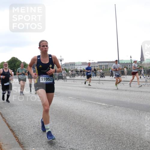 29.06.2025 - hella hamburg halbmarathon Lena Gebhardt http://msf.ph/oto/8412095 29.06.2025 10:51:12 Lombardsbrücke 10029, 7825, 11052, 1129, 1203, 1208, 1404, 1478, 1617, 2200, 2202, 2358, 2380, 2484, 2485, 2859, 3229, 3934, 4156, 4652, 4713, 4771, 4848, 4878, 4920, 5286, 5289, 5357, 5394, 5530, 6091, 6178, 6961, 7012, 7133, 7141, 7161, 7769, 7770, 7771, 7825, 7871, 8040, 8200, 8410, 8672, 8779, 8986, 9166, 9167, 9582, 9583, 9763, 10029, 10437, 10552, 10614, 10636, 11034, 11052, 11252, 11268, 11575, 11577, 12392, 12393, 14534 meine-sportfotos.de