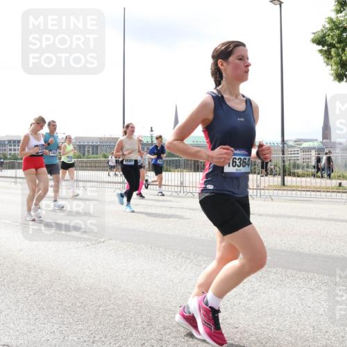29.06.2025 - hella hamburg halbmarathon Lena Gebhardt http://msf.ph/oto/8412115 29.06.2025 10:41:55 Lombardsbrücke 5432, 4541, 6364, 1039, 1314, 1509, 1623, 1648, 1712, 1752, 2145, 2153, 2258, 2523, 2974, 3276, 3326, 3344, 3459, 3460, 3568, 4329, 4415, 4541, 4610, 4735, 4736, 4787, 4885, 5432, 5671, 6136, 6137, 6153, 6320, 6430, 6436, 6450, 6618, 6837, 6846, 7022, 7023, 7357, 7477, 7955, 7968, 8004, 8014, 8162, 8163, 8300, 8301, 8443, 8848, 8897, 8908, 9008, 9223, 9467, 9588, 10027, 10348, 10483, 10623, 11011, 11166 meine-sportfotos.de