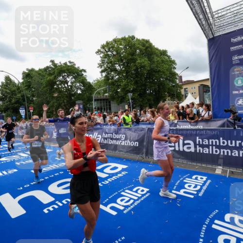 29.06.2025 - hella hamburg halbmarathon Zöllner http://msf.ph/oto/8412144 29.06.2025 10:46:30 Ziel 2222, 2842, 4237, 4497, 6421, 6978, 7335, 8482, 8981, 9232, 9386, 9786, 11185, 11773, 12171, 12651, 12891, 13698, 14045, 14228, 14482, 15157, 16127, 18211, 18637, 19209 meine-sportfotos.de