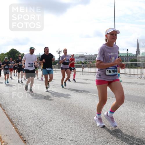 29.06.2025 - hella hamburg halbmarathon Lena Gebhardt http://msf.ph/oto/8412190 29.06.2025 10:17:13 Lombardsbrücke 12043, 16447, 2908, 16704, 113, 1083, 1117, 1137, 1240, 1298, 1331, 1348, 1356, 1403, 1477, 1553, 1602, 2225, 2305, 2860, 2908, 3088, 3210, 3450, 3464, 3466, 3622, 3802, 3803, 4194, 4852, 5023, 5390, 5929, 5930, 5995, 6126, 6128, 6328, 6520, 6522, 6742, 6941, 6948, 7011, 7114, 7115, 7257, 7291, 7345, 7360, 7376, 7410, 7445, 7566, 7647, 7844, 7924, 7928, 7945, 8210, 8253, 8263, 8309, 8351, 8433, 8513, 8558, 8619, 8895, 8983, 9091, 9152, 9208, 9259, 9492 meine-sportfotos.de