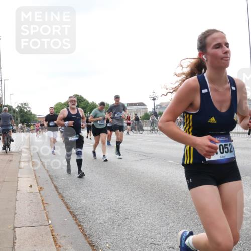29.06.2025 - hella hamburg halbmarathon Lena Gebhardt http://msf.ph/oto/8412193 29.06.2025 10:51:13 Lombardsbrücke 17079, 10029, 7825, 13522, 052, 5289, 1129, 1203, 1208, 1404, 1478, 1617, 2200, 2202, 2358, 2380, 2484, 2485, 2859, 3229, 3934, 4156, 4652, 4713, 4771, 4808, 4848, 4878, 4920, 5286, 5289, 5357, 5394, 5530, 6091, 6178, 6961, 7012, 7141, 7769, 7770, 7771, 7825, 7871, 8040, 8200, 8410, 8672, 8779, 8986, 9166, 9167, 9582, 9583, 9763, 10029, 10437, 10552, 10614, 10636, 11034, 11052, 11252, 11268, 11575, 11577, 12392, 12393, 14534 meine-sportfotos.de