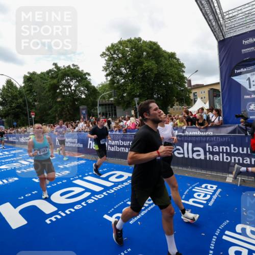 29.06.2025 - hella hamburg halbmarathon Zöllner http://msf.ph/oto/8412222 29.06.2025 10:46:34 Ziel 4237, 4497, 5459, 6978, 8482, 8981, 9232, 9386, 9529, 9786, 12891, 13525, 14228, 14482, 15157, 15206, 17281, 17461, 18882, 19209 meine-sportfotos.de