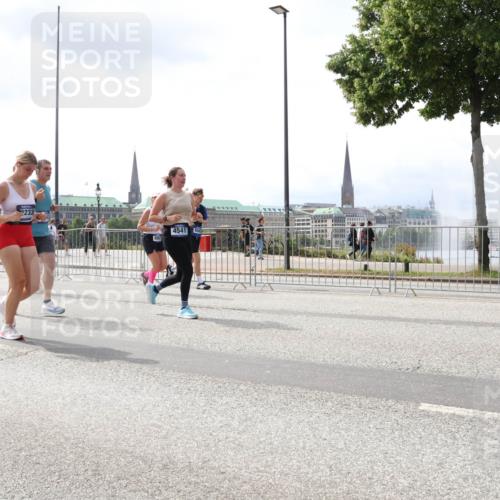 29.06.2025 - hella hamburg halbmarathon Lena Gebhardt http://msf.ph/oto/8412225 29.06.2025 10:41:55 Lombardsbrücke 2233, 4541, 1039, 1314, 1509, 1623, 1648, 1712, 1752, 2145, 2153, 2258, 2523, 2974, 3276, 3326, 3344, 3459, 3460, 3568, 4329, 4415, 4541, 4610, 4735, 4736, 4787, 4885, 5432, 5671, 6136, 6137, 6153, 6320, 6430, 6436, 6450, 6618, 6837, 6846, 7022, 7023, 7357, 7477, 7955, 7968, 8004, 8014, 8162, 8163, 8300, 8301, 8443, 8848, 8897, 8908, 9008, 9223, 9467, 9588, 10027, 10348, 10483, 10623, 11011, 11166 meine-sportfotos.de